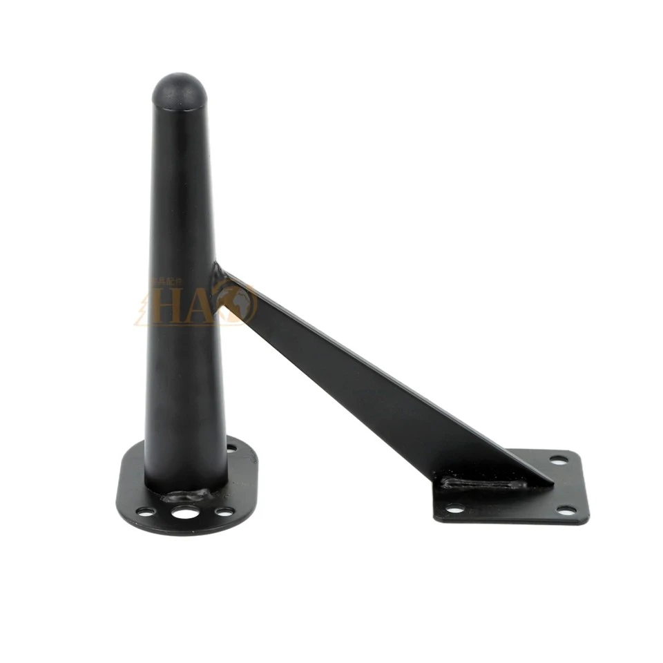 Kaki sofa hitam Matt Morden